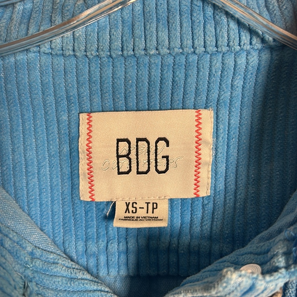 BDG Carissa Corduroy Cropped Jacket Blue Button Closure Size XS 100% Cotton - Picture 3 of 11